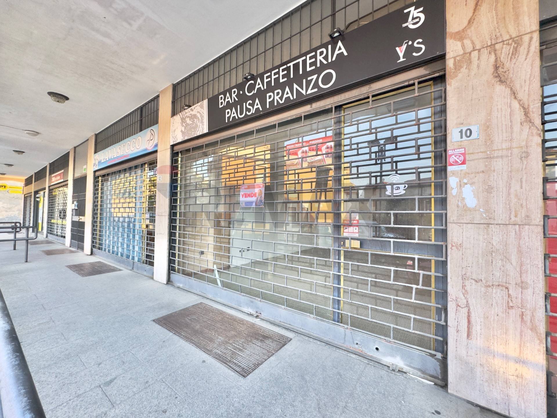 Edificio all\'aperto - Negozio Piazza Ss Giacomo e Filippo
 
10, Venegono Inferiore - foto 3