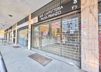 Edificio all\'aperto - Negozio Piazza Ss Giacomo e Filippo
 
10, Venegono Inferiore - foto 3