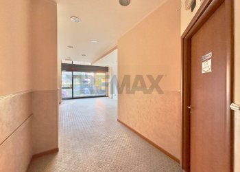 Ricezione / Lobby - Negozio Piazza Ss Giacomo e Filippo
 
10, Venegono Inferiore - foto 5