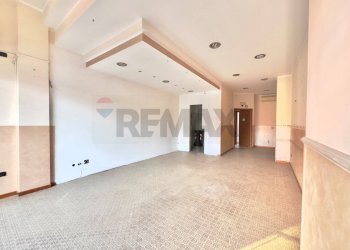 Stanza vuota - Negozio Piazza Ss Giacomo e Filippo
 
10, Venegono Inferiore - foto 6