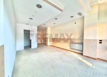 Stanza vuota - Negozio Piazza Ss Giacomo e Filippo
 
10, Venegono Inferiore - foto 7