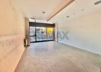 Stanza vuota - Negozio Piazza Ss Giacomo e Filippo
 
10, Venegono Inferiore - foto 9