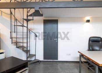 Scale - Locale Commerciale Via Mario Visintini
34, Guidonia Montecelio - foto 5