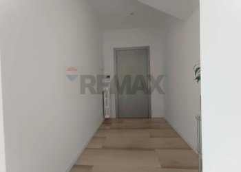 Hall / corridoio - Bilocale Via Roosevelt
 
9, Como - foto 29