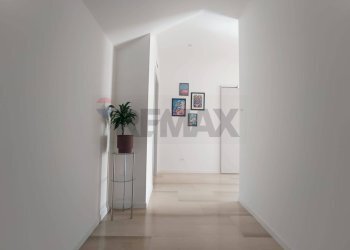 Hall / corridoio - Bilocale Via Roosevelt
 
9, Como - foto 31