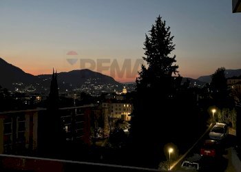 Edificio all\'aperto - Two-room apartment Como - photo 1