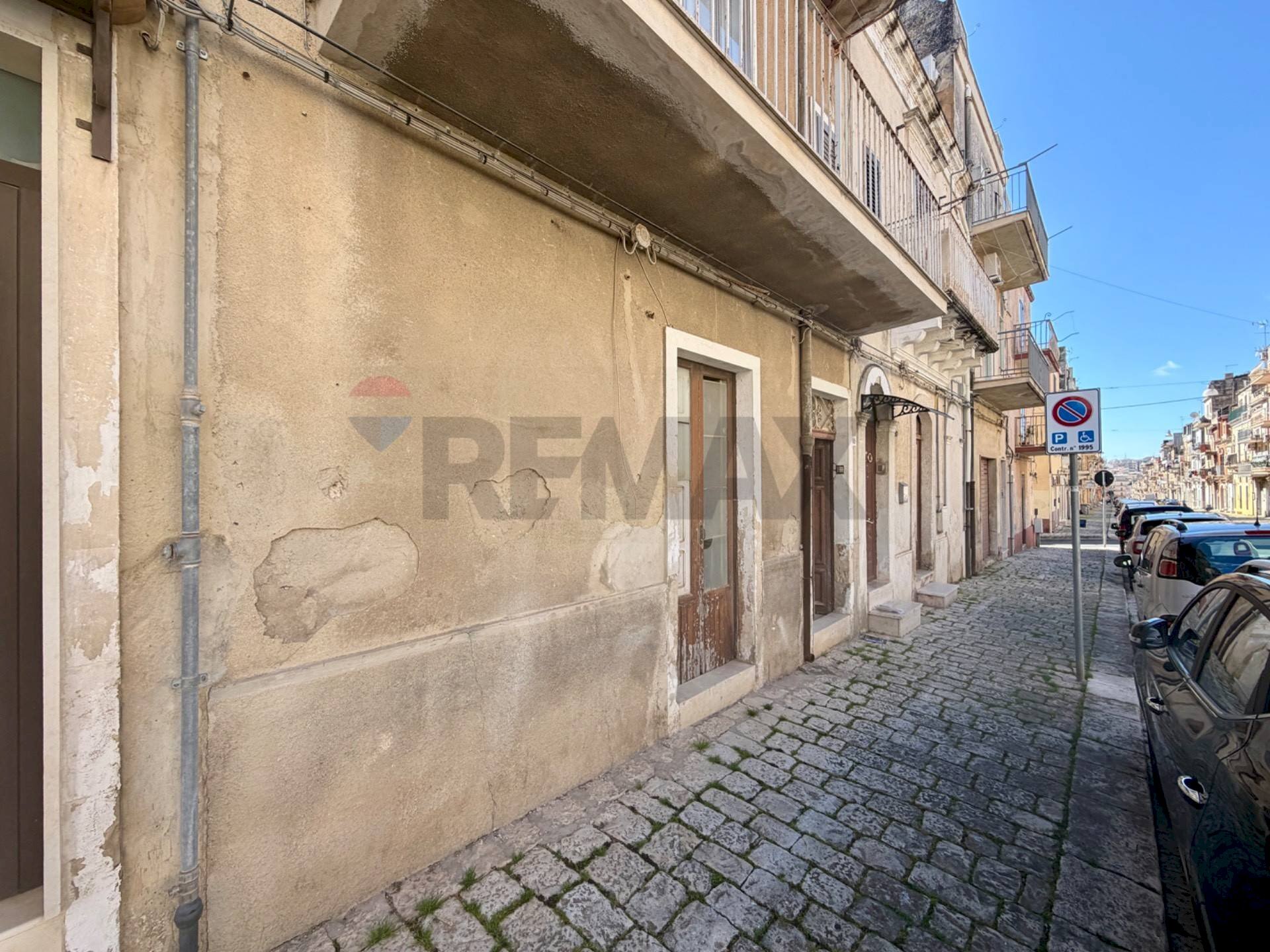 Edificio all\'aperto - Casa indipendente Via Generale Scrofani
 
48, Ragusa - foto 2