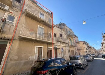 Edificio all\'aperto - Casa indipendente Via Generale Scrofani
 
48, Ragusa - foto 3