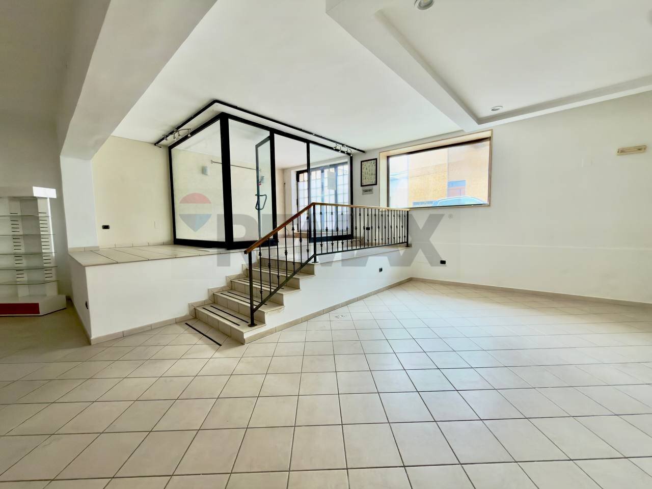 Stanza vuota - Locale Commerciale Via Mimina Caputi
 
15, Carovigno - foto 3