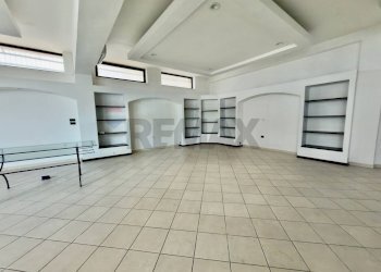 Stanza vuota - Locale Commerciale Via Mimina Caputi
 
15, Carovigno - foto 2