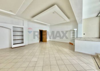 Stanza vuota - Locale Commerciale Via Mimina Caputi
 
15, Carovigno - foto 4