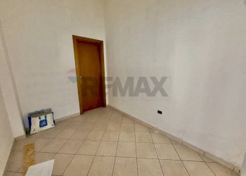 Stanza vuota - Locale Commerciale Via Mimina Caputi
 
15, Carovigno - foto 5