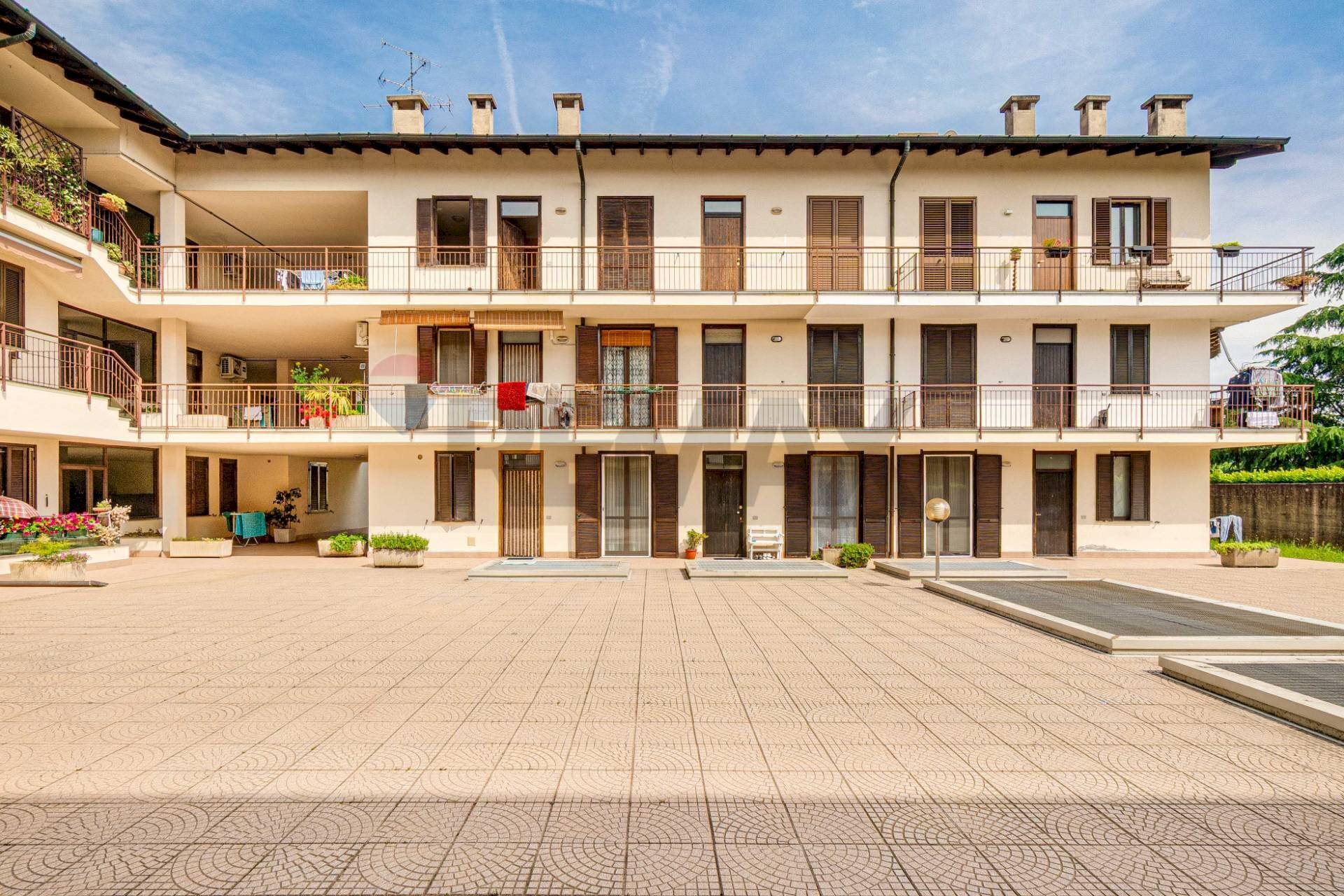 Edificio all\'aperto - Trilocale Via San Taddeo
 
3, Lonate Pozzolo - foto 1