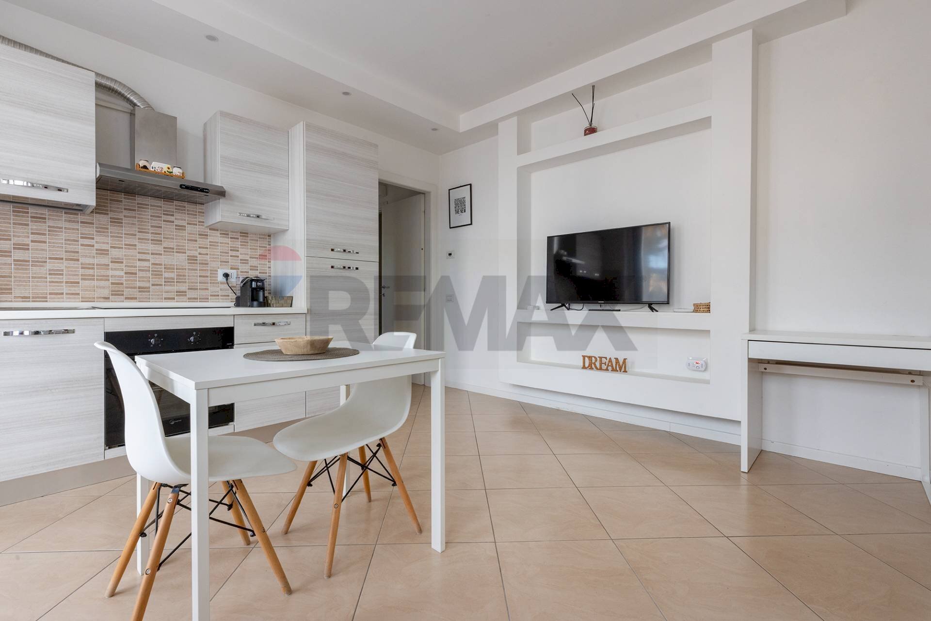 Sala da pranzo - Monolocale Via Camillo Prampolini
 
5, Gallarate - foto 2