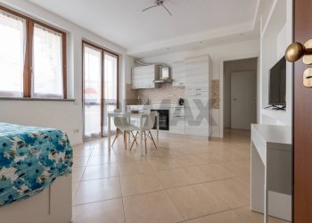 Sala da pranzo - Monolocale Via Camillo Prampolini
 
5, Gallarate - foto 6