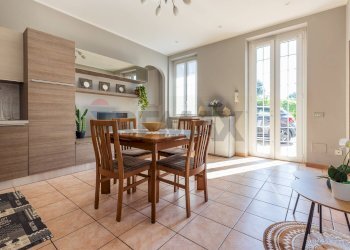 Sala da pranzo - Bilocale via Bosisio
 
12, Lonate Pozzolo - foto 2