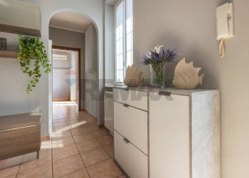 Hall / corridoio - Bilocale via Bosisio
 
12, Lonate Pozzolo - foto 14