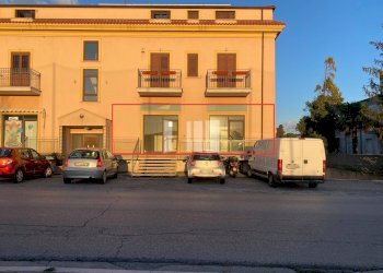 Foto 1 - Locale Commerciale Via Gramsci
 
65, Giulianova - foto 1