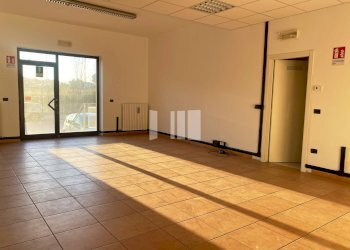 Foto 16 - Locale Commerciale Via Gramsci
 
65, Giulianova - foto 16