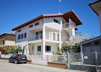 Foto 21 - Quadrilocale Via Parini
 
16, Giulianova - foto 21