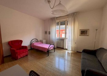 Camera da letto - Four-room apartment strada Matteo Renato Imbriani, 69, Parma (neighborhood Oltretorrente) - photo 10