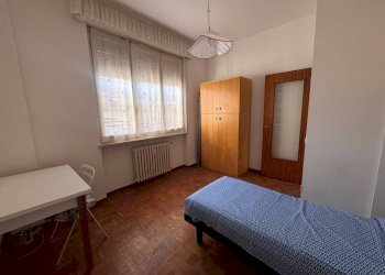 Camera da letto - Four-room apartment strada Matteo Renato Imbriani, 69, Parma (neighborhood Oltretorrente) - photo 15