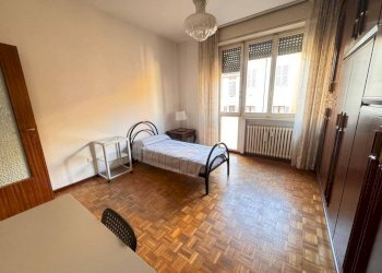 Camera da letto - Four-room apartment strada Matteo Renato Imbriani, 69, Parma (neighborhood Oltretorrente) - photo 22