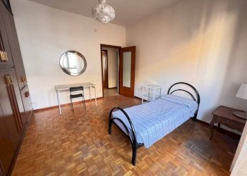 Camera da letto - Four-room apartment strada Matteo Renato Imbriani, 69, Parma (neighborhood Oltretorrente) - photo 15