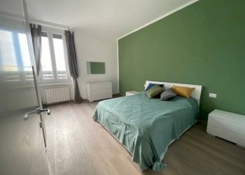 Camera da letto - Three-room apartment via Carlo Carcano, 2, Varese (neighborhood Biumo Inferiore) - photo 12