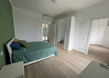 Camera da letto - Three-room apartment via Carlo Carcano, 2, Varese (neighborhood Biumo Inferiore) - photo 13