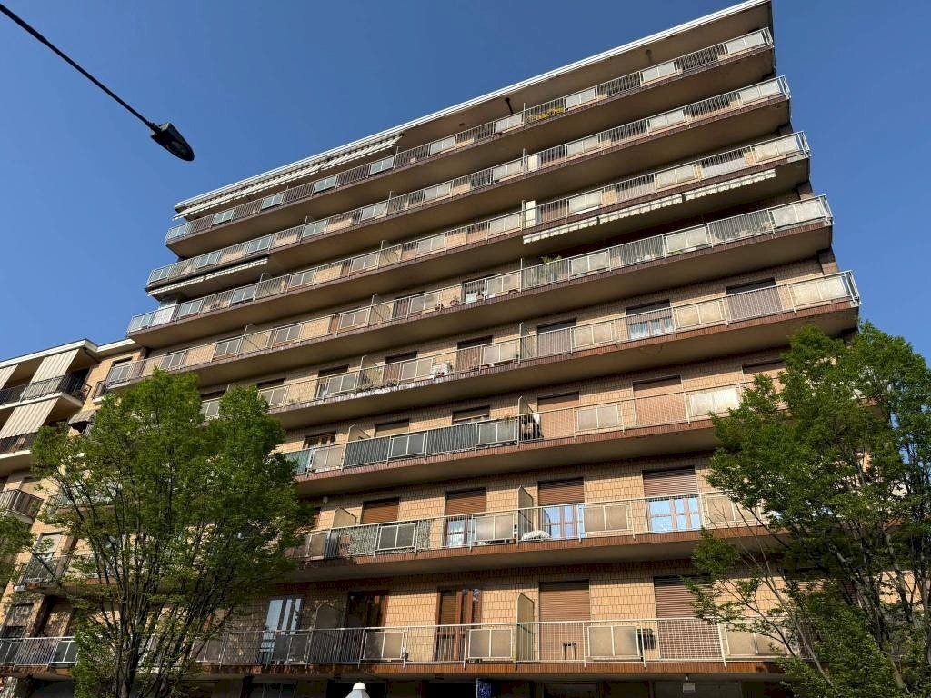 Facciata - Quadrilocale corso Vercelli, 231, Torino (zona Rebaudengo) - foto 2