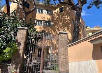 Facciata - Trilocale via Girolamo Dandini, 16, Roma - foto 1