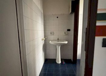 Bagno - Attività Commerciale Cuneo (zona Centro) - foto 11