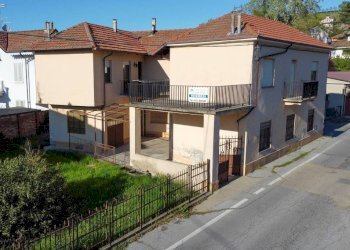 Facciata - Villa via 25 Aprile, 7, Alba - foto 4