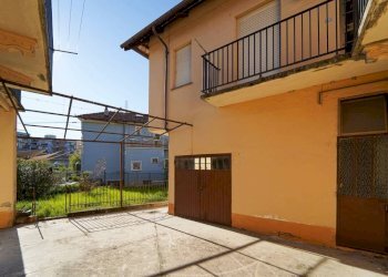 Cortile interno - Villa via 25 Aprile, 7, Alba - foto 10