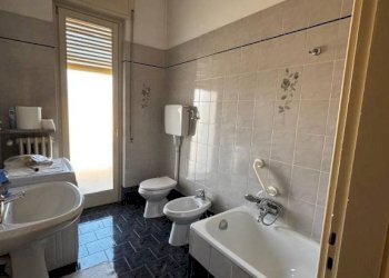 Bagno - Appartamento via Piero Gobetti, 8, Cuneo (zona Donatello) - foto 31