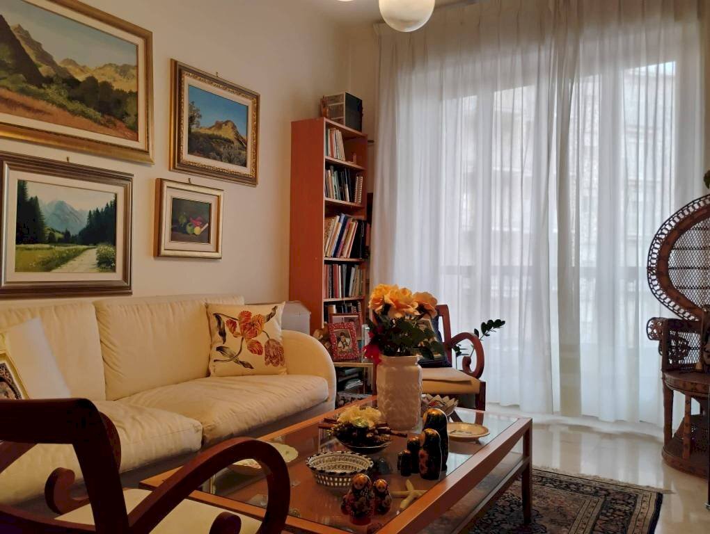 Salone - Appartamento corso Giuseppe Garibaldi, 32, Venaria Reale - foto 1