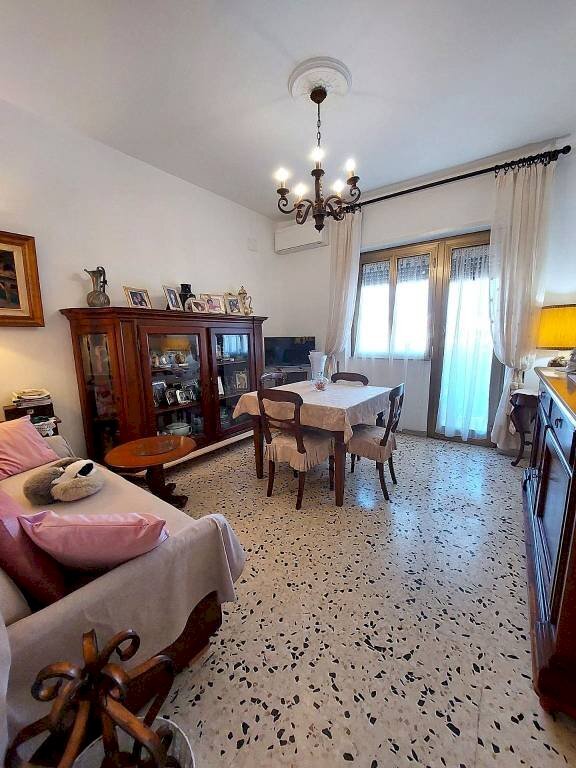 Salone - Appartamento via Varese, Anzio - foto 1