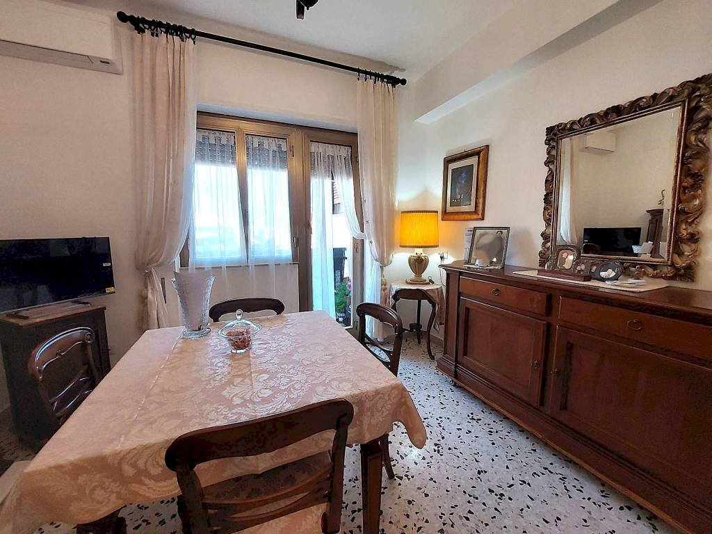 Salone - Appartamento via Varese, Anzio - foto 2