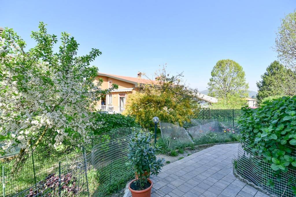 Giardino - Trilocale via Borromeo, 13, Casatenovo - foto 2