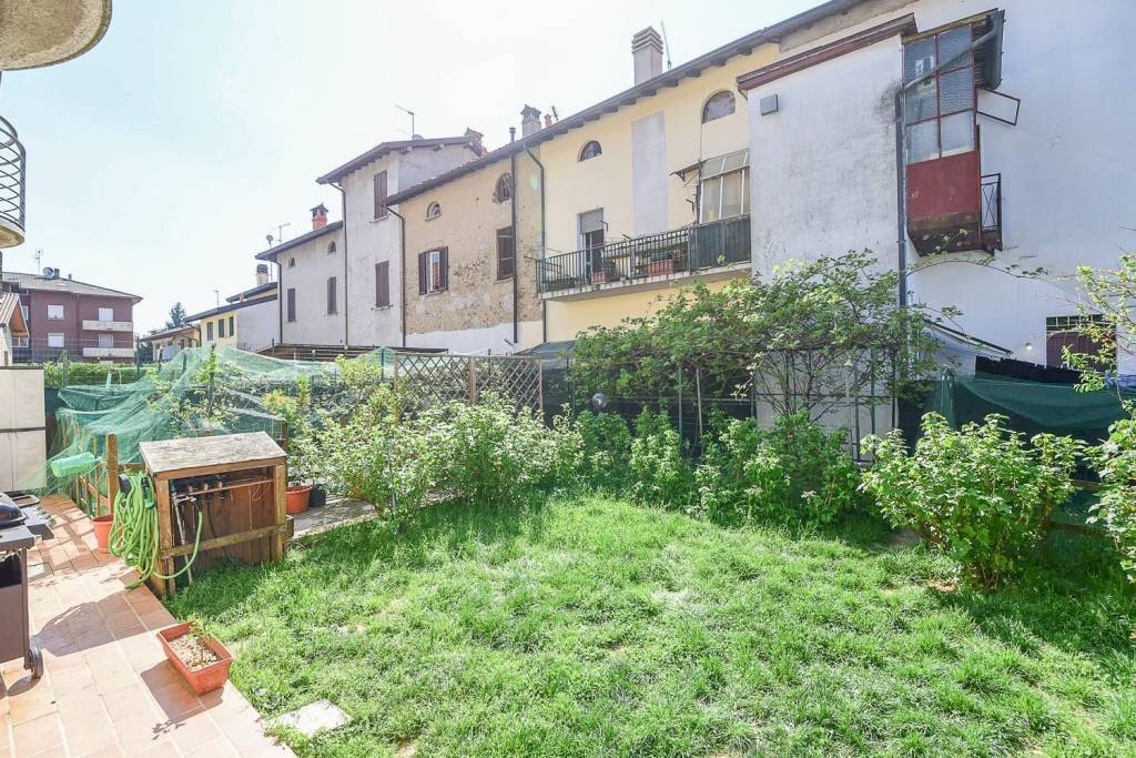 Giardino - Trilocale via Borromeo, 13, Casatenovo - foto 3