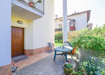 Giardino - Trilocale via Borromeo, 13, Casatenovo - foto 1