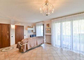 Salone - Trilocale via Borromeo, 13, Casatenovo - foto 10