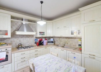 Cucina - Trilocale via Borromeo, 13, Casatenovo - foto 11