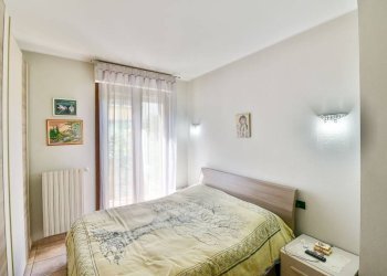 Camera da letto - Trilocale via Borromeo, 13, Casatenovo - foto 18