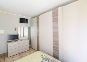 Camera da letto - Trilocale via Borromeo, 13, Casatenovo - foto 20