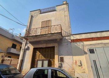 Facciata - Casa indipendente via Casina di Dentro, 3, Bitonto - foto 1