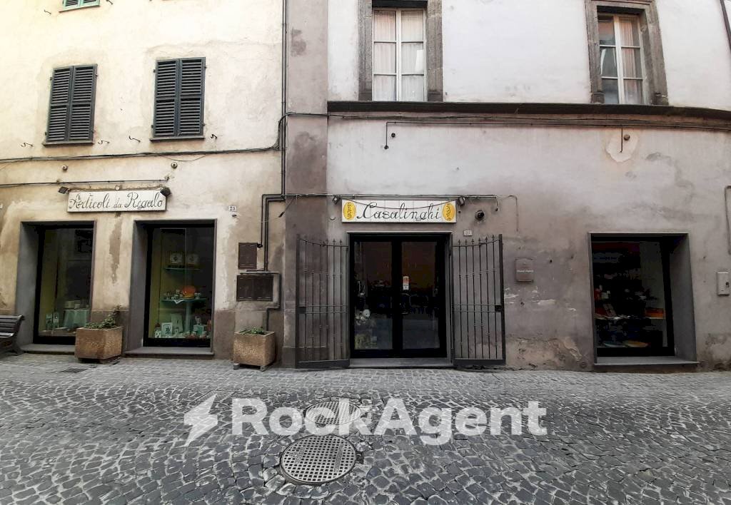 Facciata - Negozio via Roma, 23, Acquapendente - foto 2