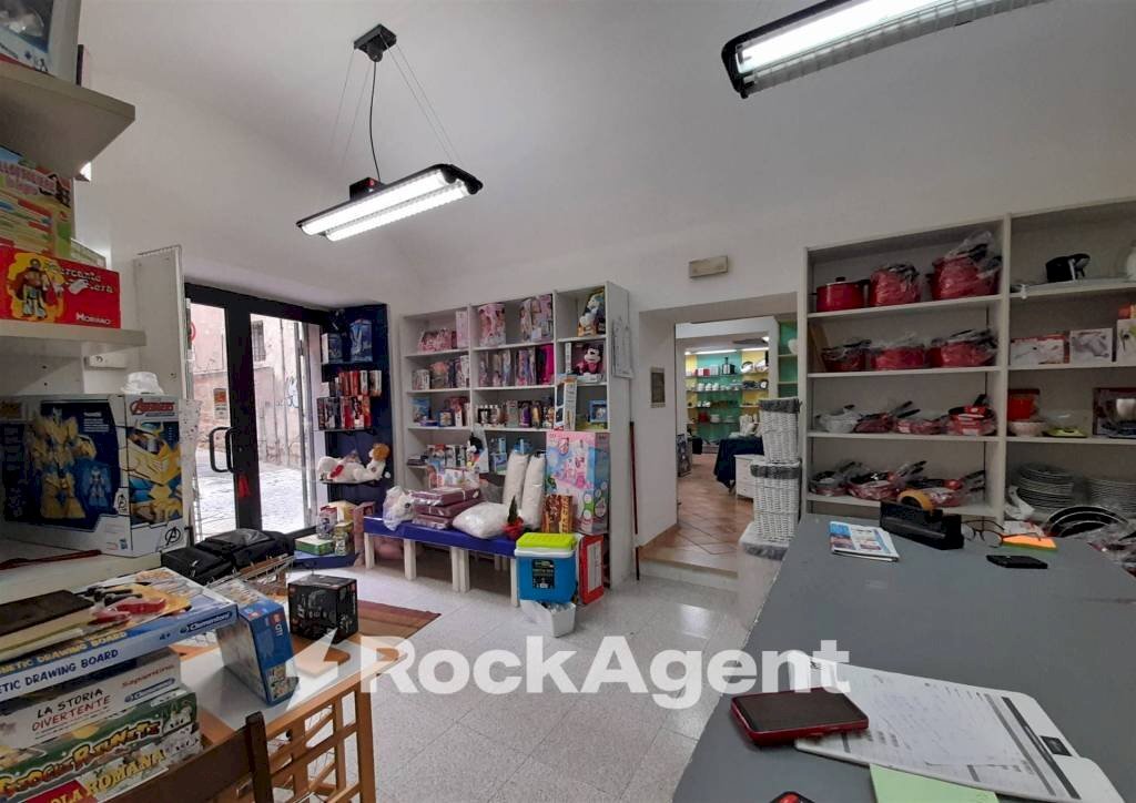 Interno non residenziale - Negozio via Roma, 23, Acquapendente - foto 3