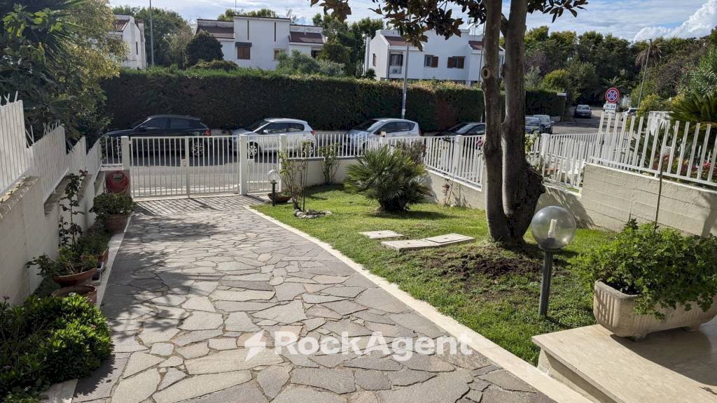 Giardino - Villa a Schiera via Arcangelo Corelli, 112, Latina - foto 1